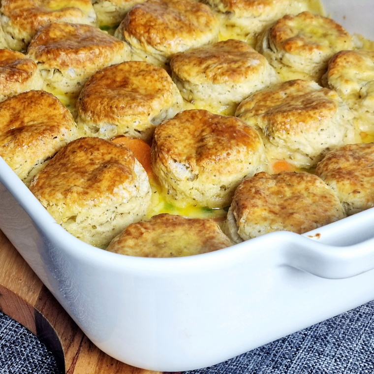 Poulet et biscuits aux légumes