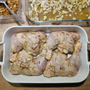 Cuisses de poulet, marinade au safran, noisettes et miel