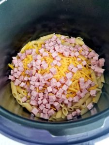 One pot pasta à la bière, jambon, cheddar