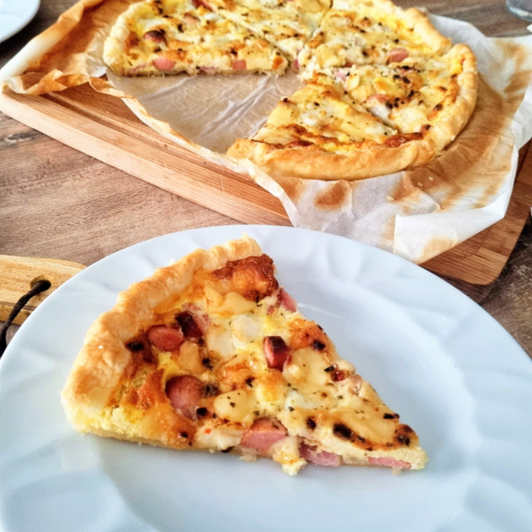 Tarte salée knacki, jambon, mozzarella