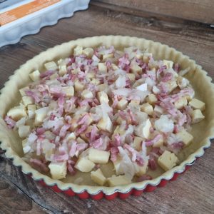 Quiche lardons, oignon et reblochon