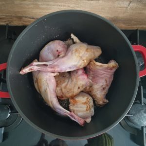 Lapin doré en cocotte