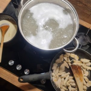 Pâtes, sauce Alfredo et poulet grillé