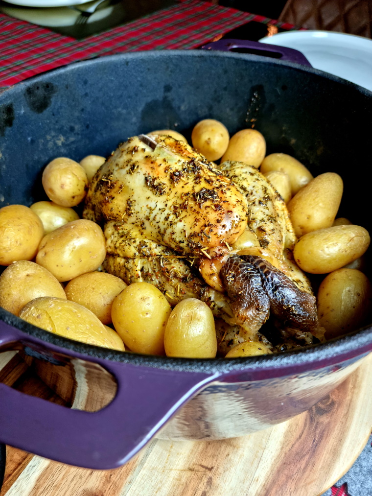 Pintade et pommes de terre grenailles