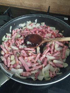 Lardons et oignon