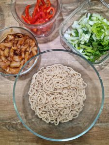 Ramen au poulet et légumes