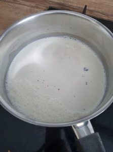 Bouillir le lait avec la vanille