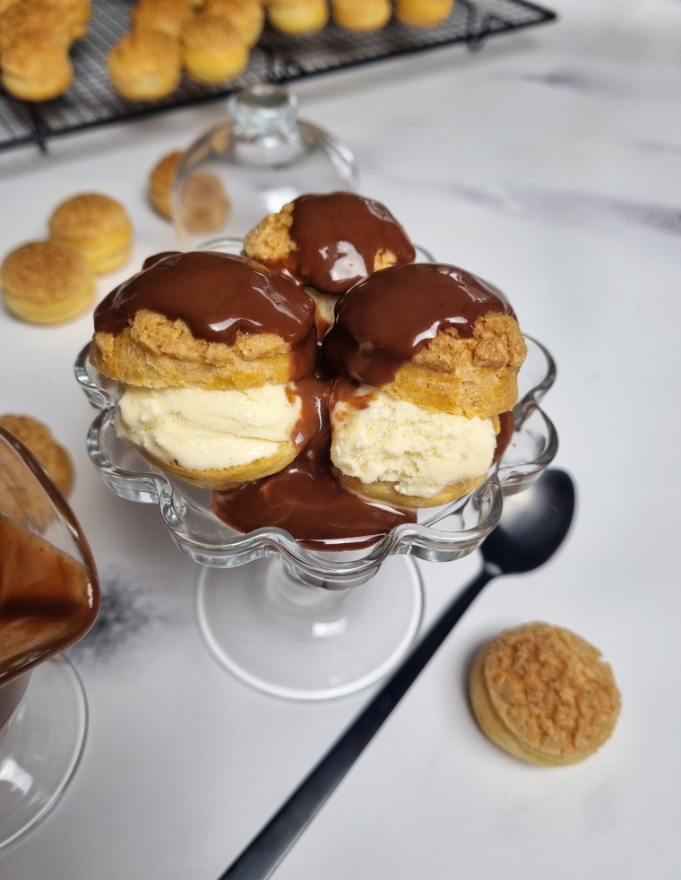 Profiteroles glace vanille et chocolat