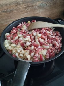 Oignons et lardons