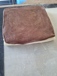 Faire une pâte levée feuilletée bicolore