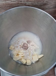 Faire la détrempe de pâte levée feuilletée