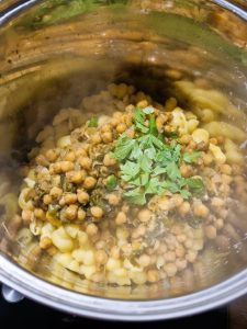 Pâtes gnocchi, sauce aux pois chiches et persil