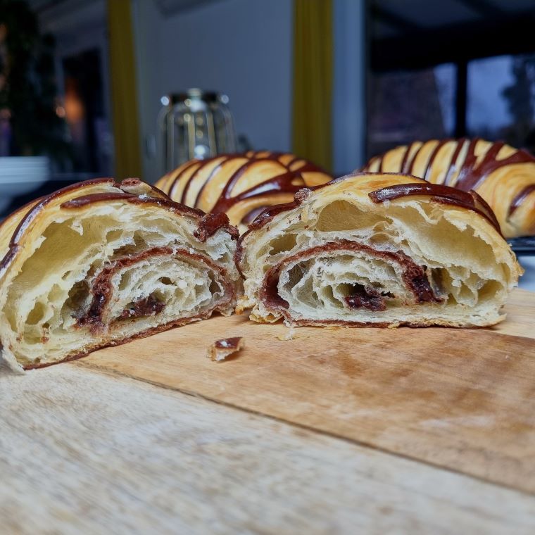 Pain au chocolat bicolore maison