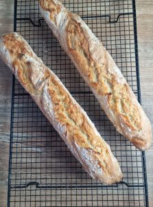 Laisser refroidir les baguettes sur une grille