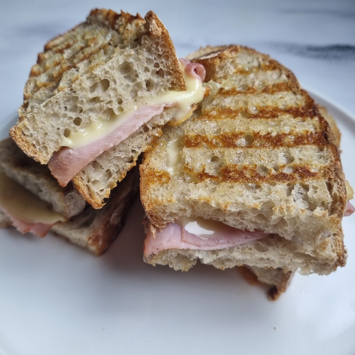 Croque-monsieur jambon raclette