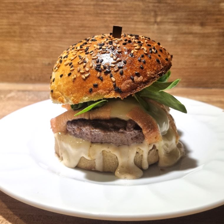 Burger au maroilles avec bun au levain