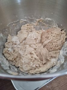 Pétrissage du pain au levain de seigle