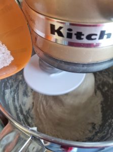 Ajouter le gros sel, ou sel de Guérande