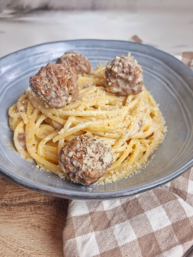 Spaghetti boulettes à la crème