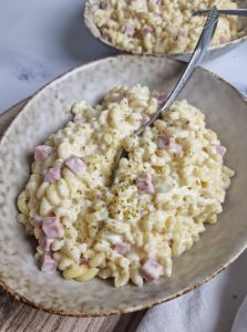 Coquillettes crémeuses au jambon