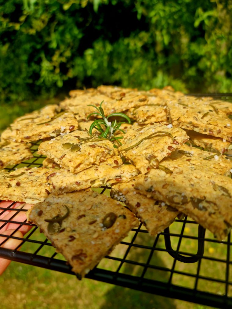 Crackers aux graines et parmesan