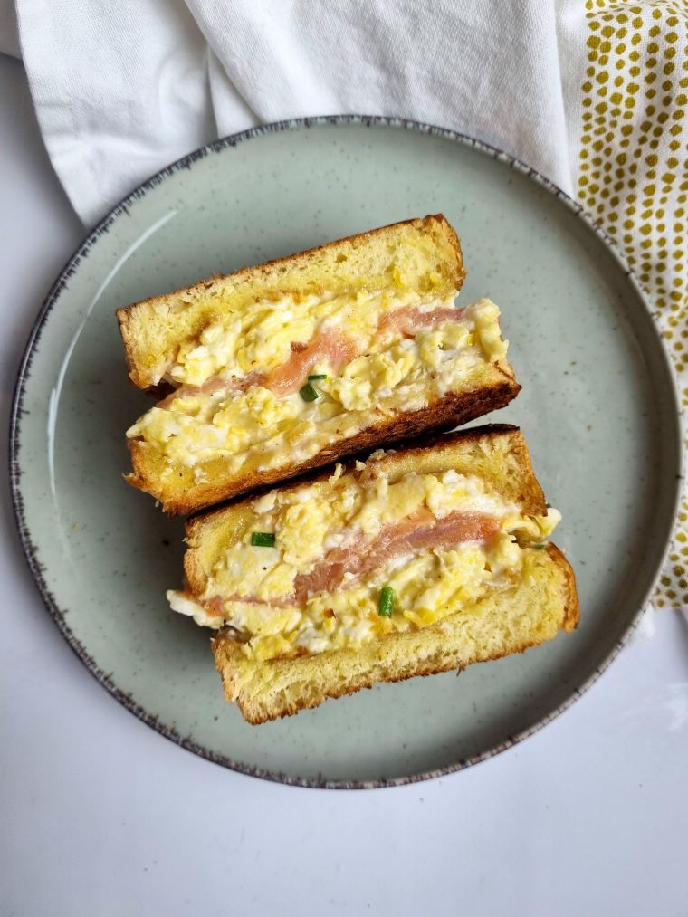 Brioche aux oeufs et saumon fumé