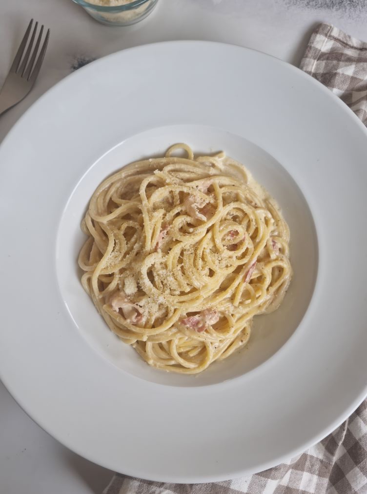 Pâtes à la crème au pesto à la truffe et pancetta