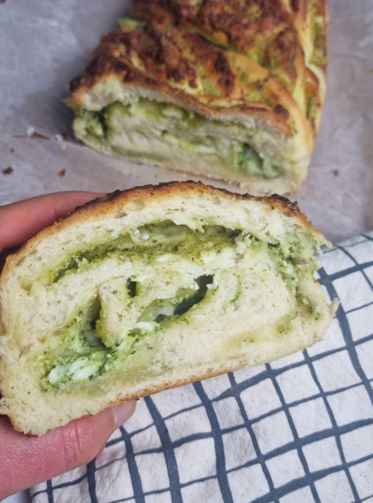 Babka au pesto et mozzarella