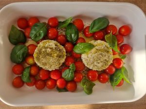Boursin, tomates cerises, origan, basilic et huile d'olive