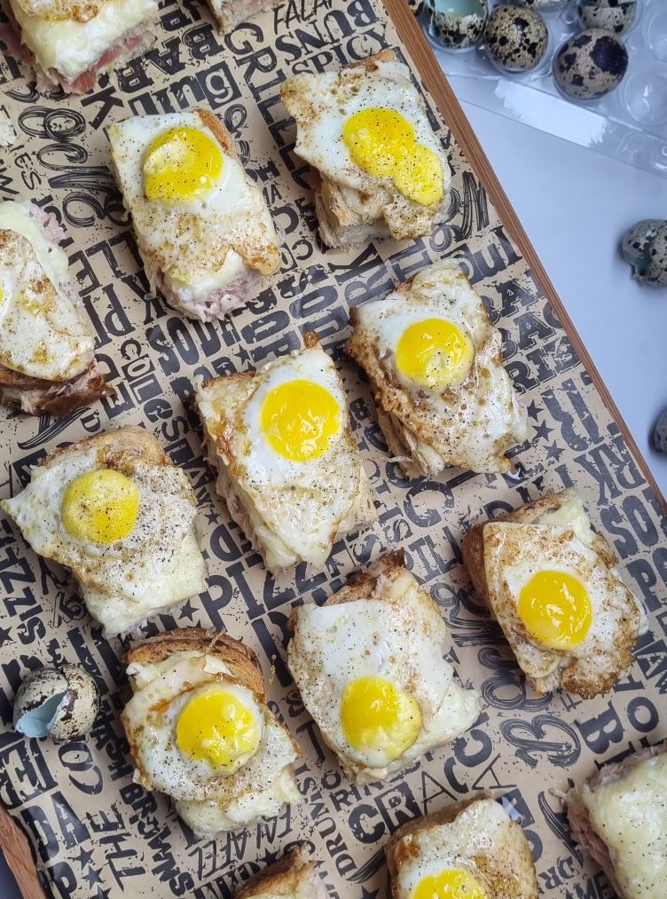 Mini croque monsieur au thon et oeuf de caille