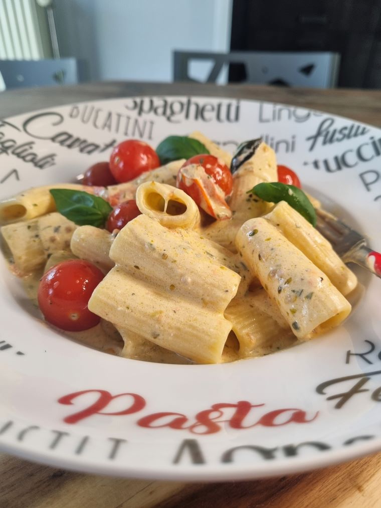 Rigatoni aux tomates et fromage