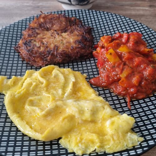 Omelette au fromage, rösti et taktouka