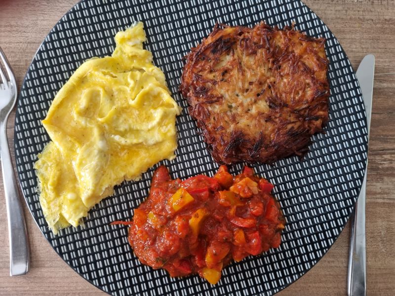 Omelette, taktouka et rösti