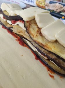 sauce tomate, aubergine, mozzarella