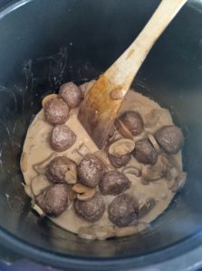 Boulettes et champignons en sauce crémeuse au madère