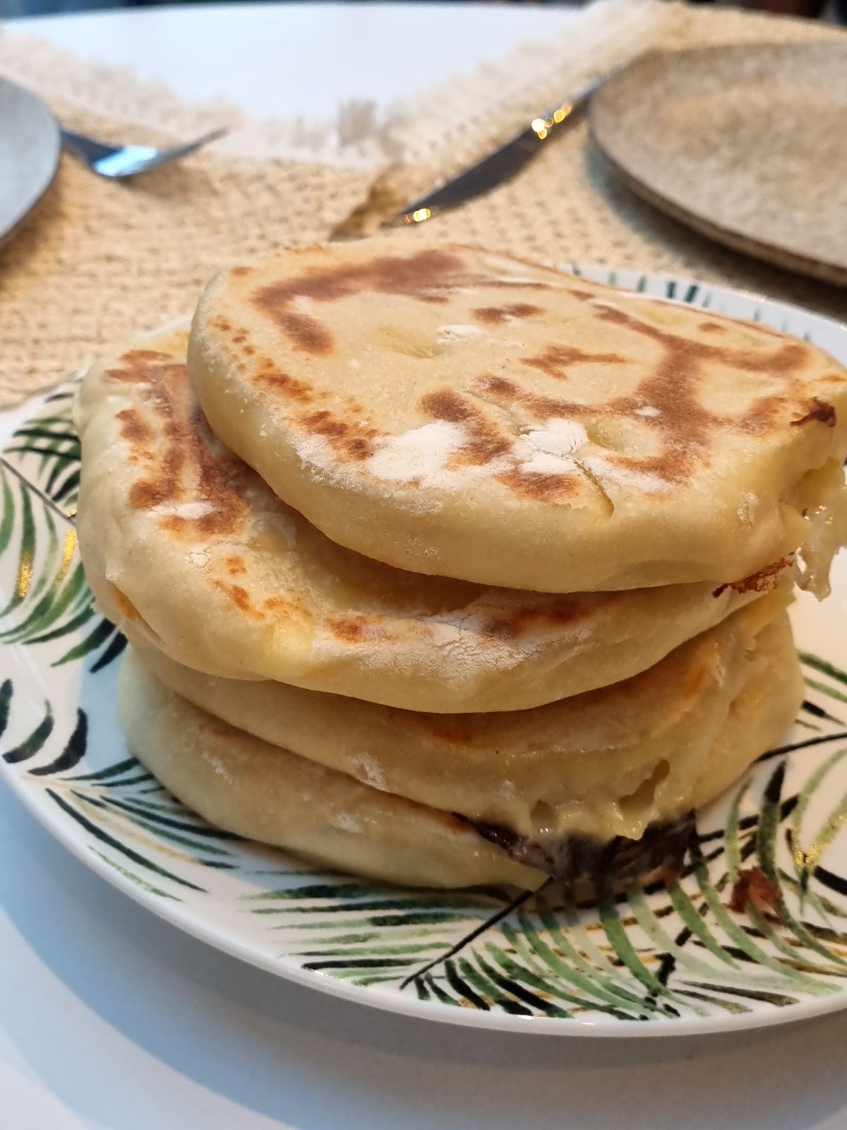 Naan au chèvre et miel