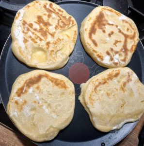 Cuisson des cheese naans