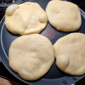 Cuisson des cheese naans au chèvre