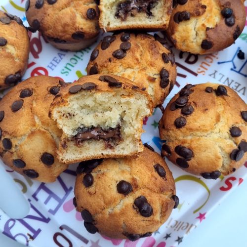 Muffins au yaourt, pépites de chocolat et coeur coulant