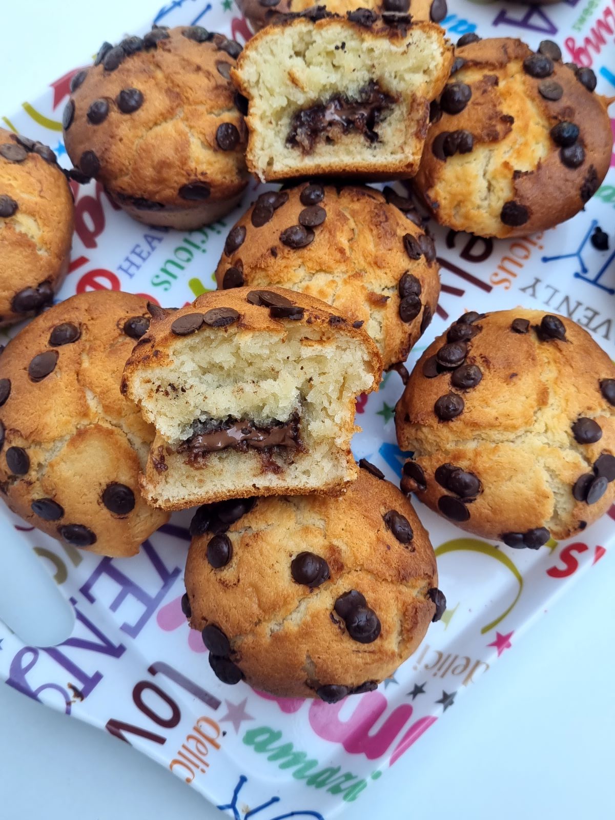 Muffins au yaourt, pépites de chocolat et coeur coulant