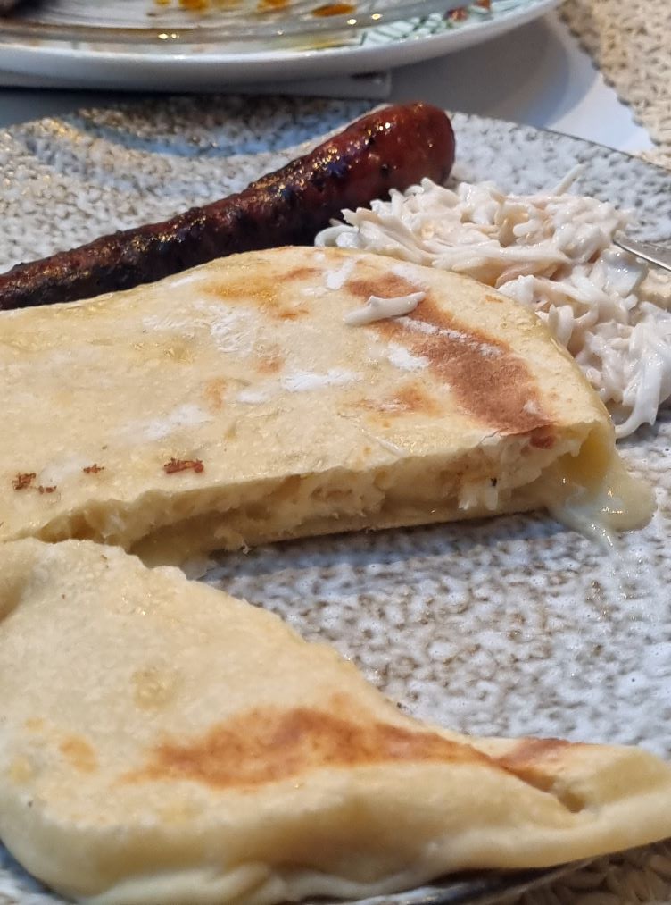 Naan au chèvre et miel