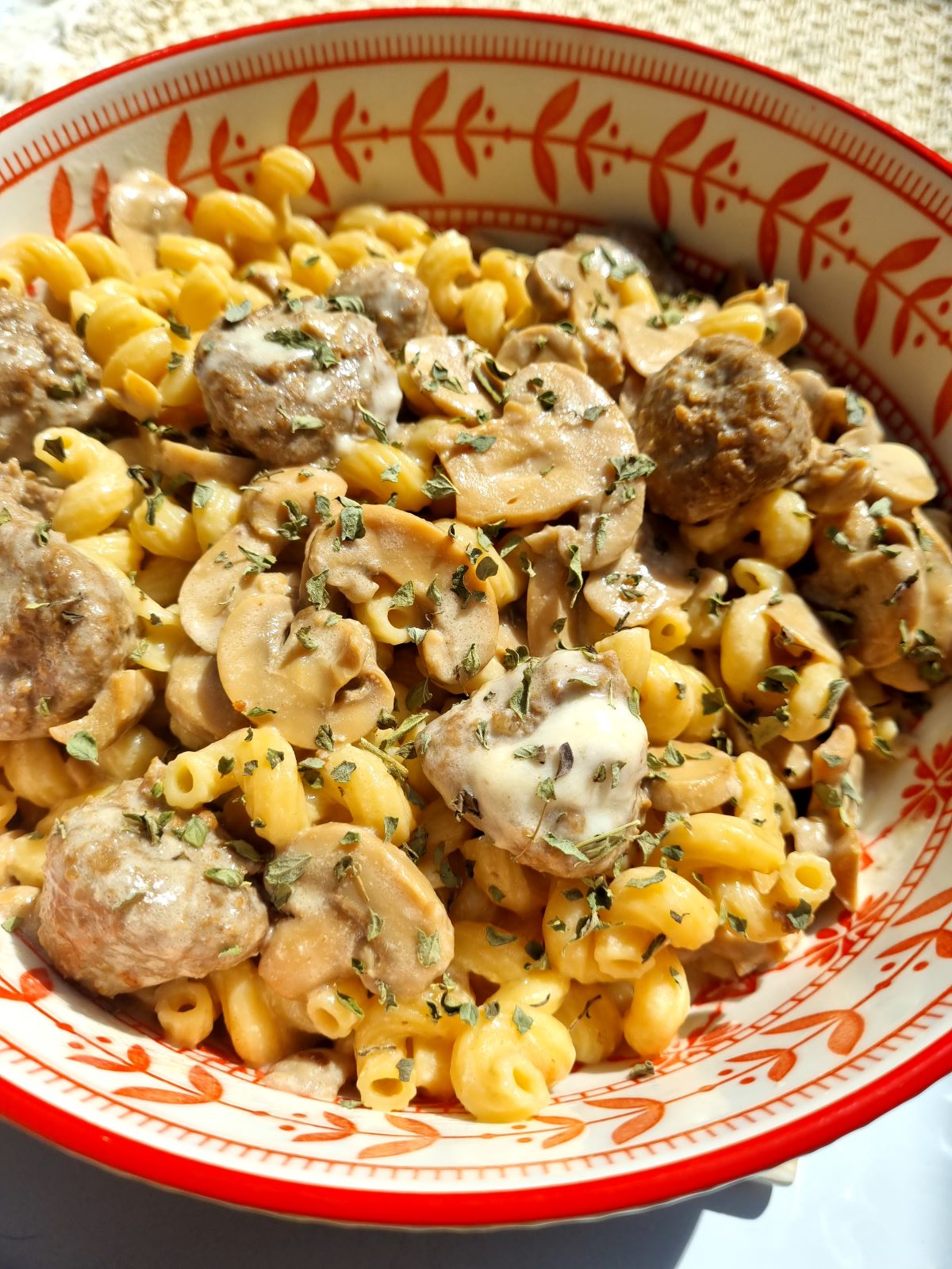 Pâtes aux boulettes de viande et champignons