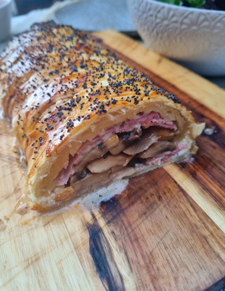 Feuilleté aux champignons, jambon, fromage