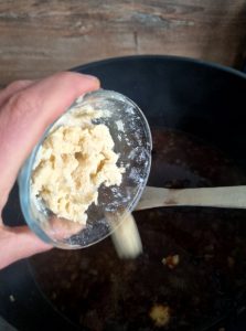 Ajouter le beurre manié