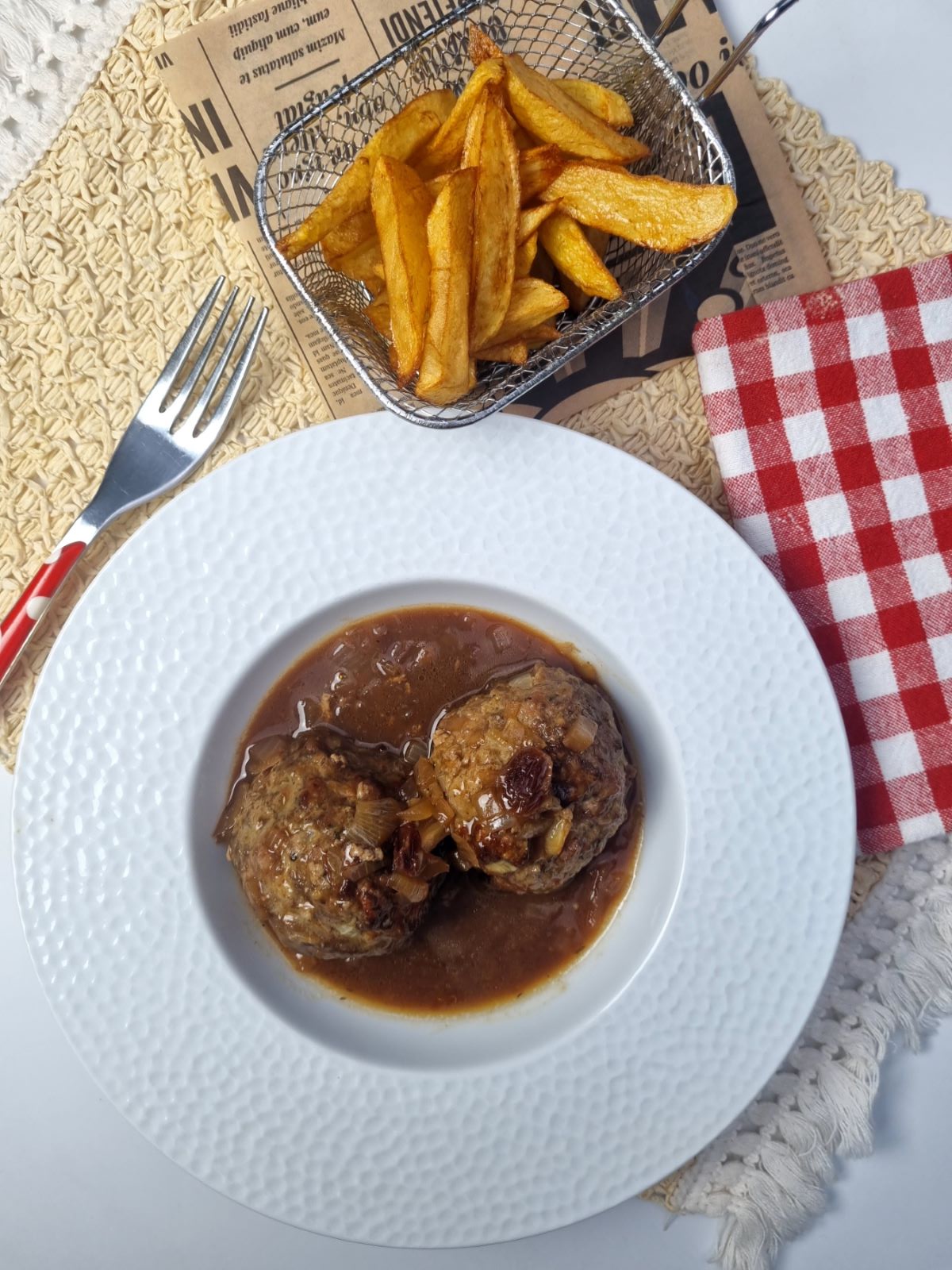 Boulets à la liégeoise et frites