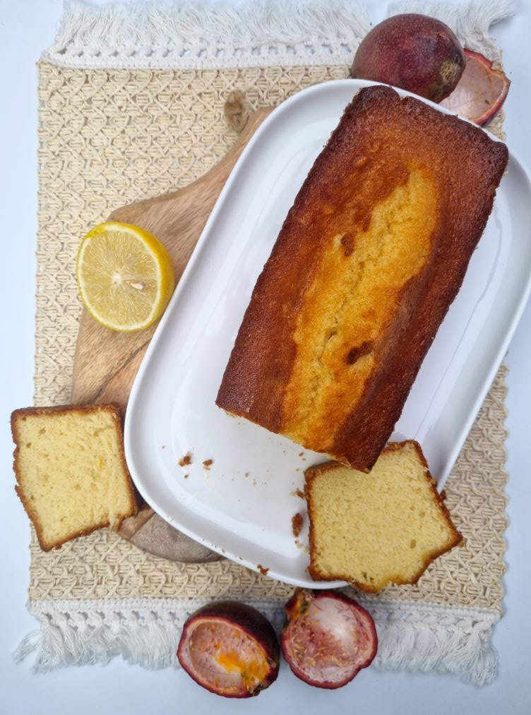 Cake au citron, fruits de la passion et coco