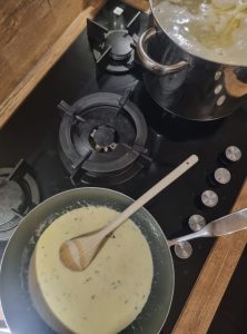 Faire les tagliatelles au saumon fumé