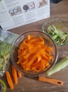 Faire des rubans de carotte et concombre