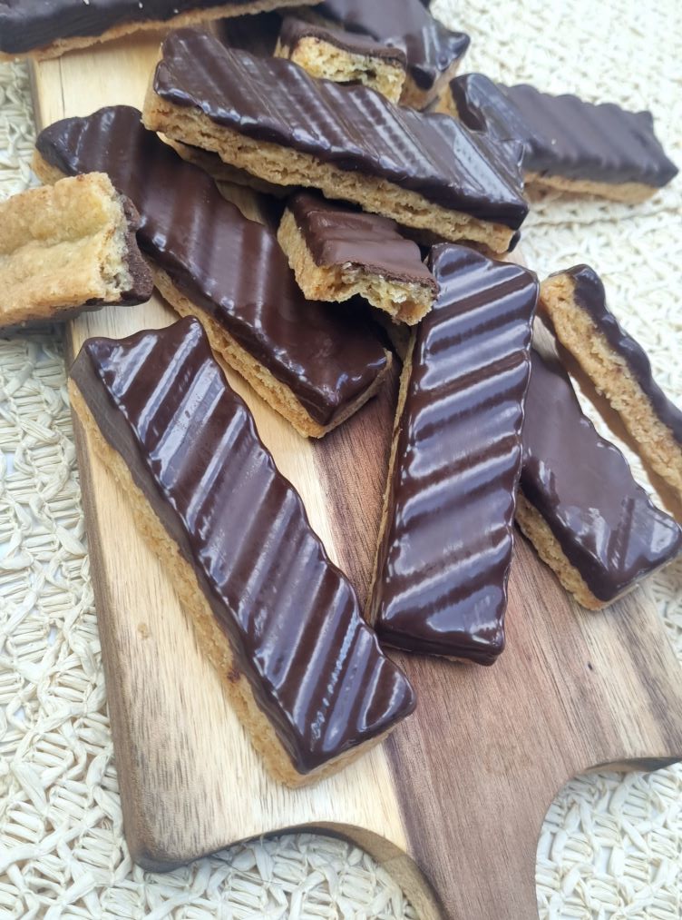 Barres de biscuits enrobées de chocolat