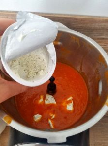 Soupe tomate et fromage ail et fines herbes